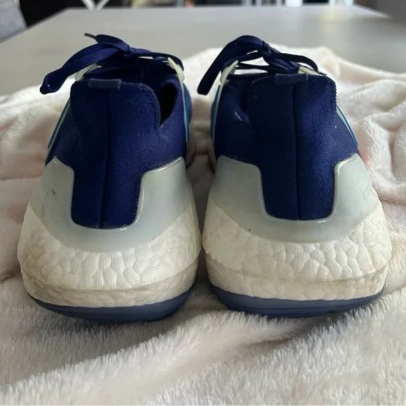 Adidas  Men’s Ultraboost Blue and White Sneakers  Size 12.5 - Picture 6 of 13